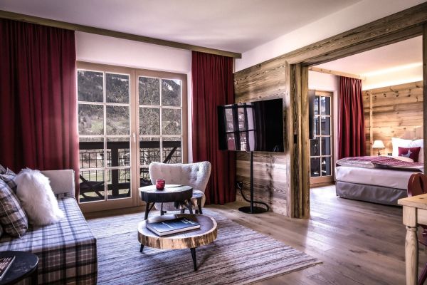 Gemütliche Suite mit rustikalem Flair und Bergblick