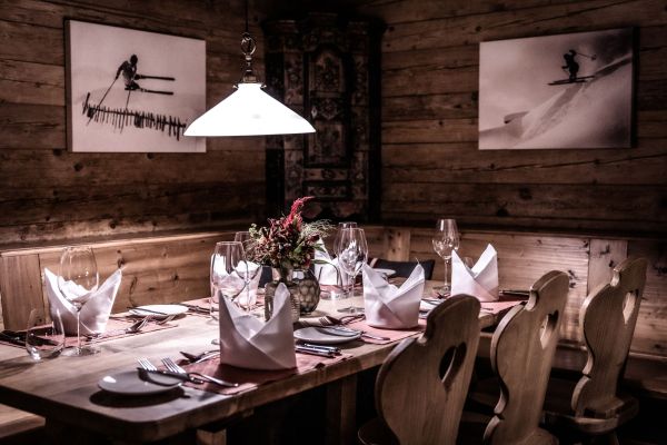 Gemütliches Gasthaus mit rustikaler, alpiner Einrichtung