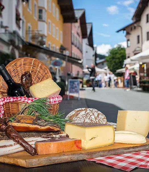 kaeseplatte-strassenmarkt-3-4