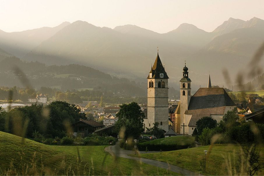 Morgenstimmung über der Stadt Kitzbühel