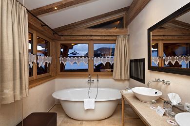 Badezimmer in der Alpin Suite